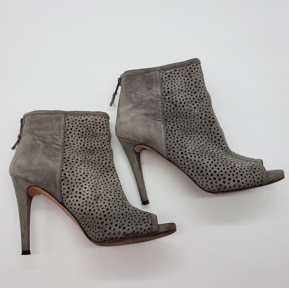 Stuart Weitzman Women US 8 Grey Heeled Bootie Suede Laser Cut Open Toe Heel Zip - Picture 8 of 13